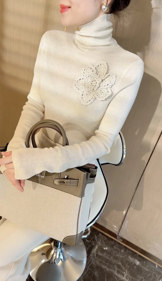 [ZQHK]子琪品牌新年款气质重工勾花款含山羊绒打底衫