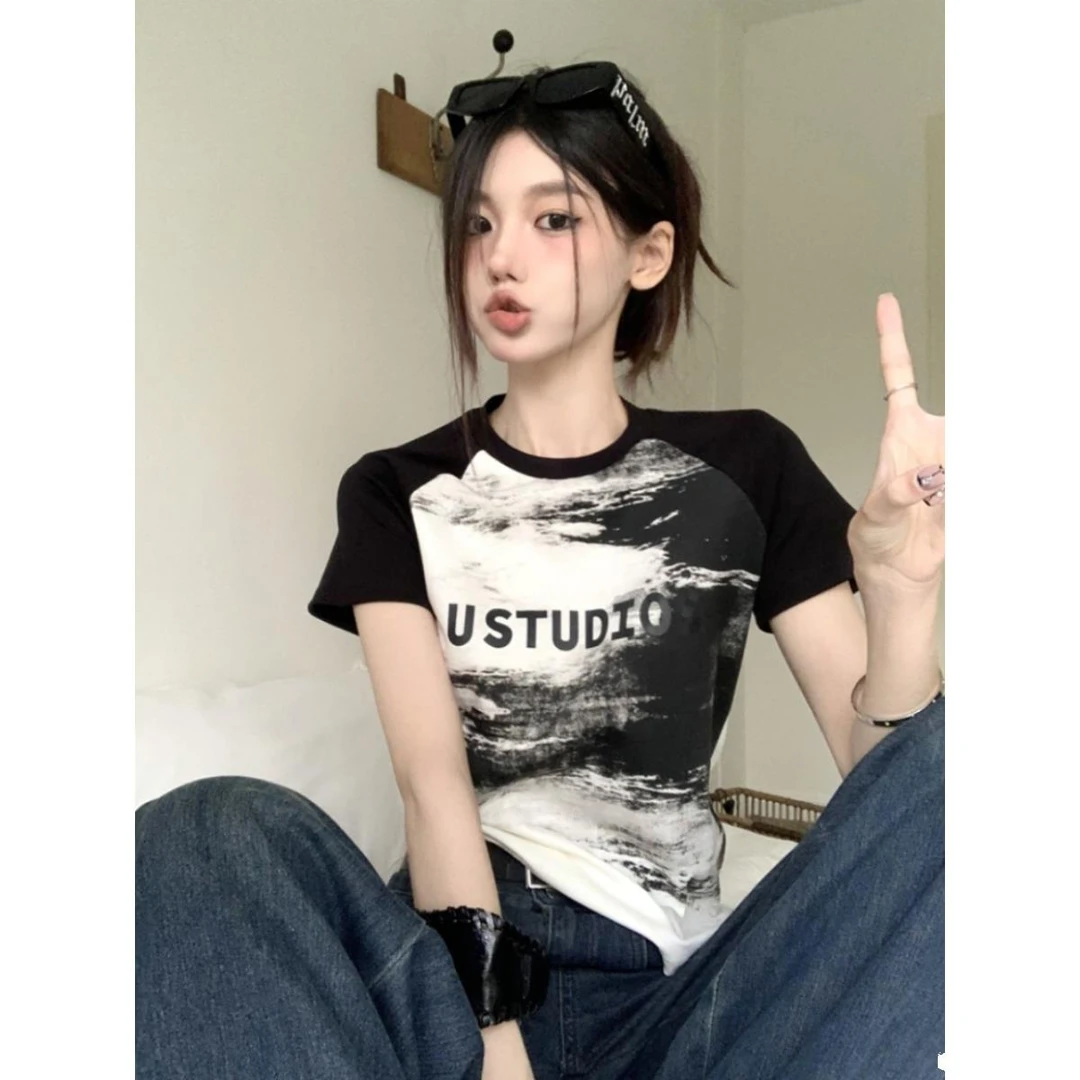 大码正肩短袖t恤女夏季2024新款设计感短款胖MM显瘦遮肉扎染上衣