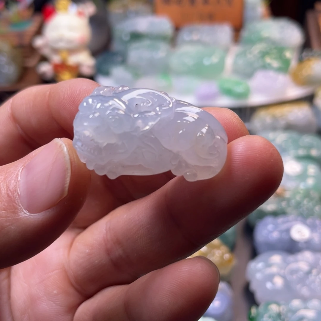 翡翠未镶嵌颈饰貔貅