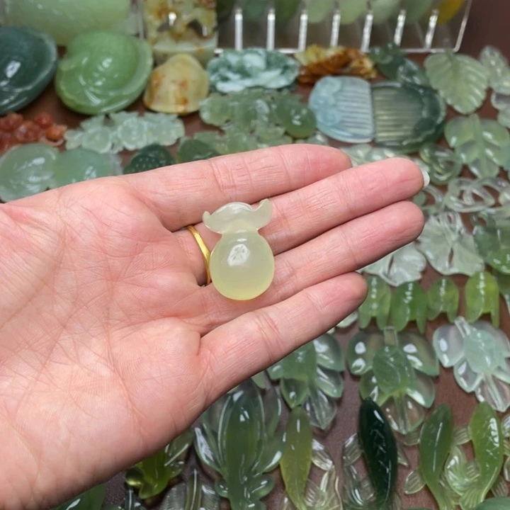 蛇纹石玉合金颈饰