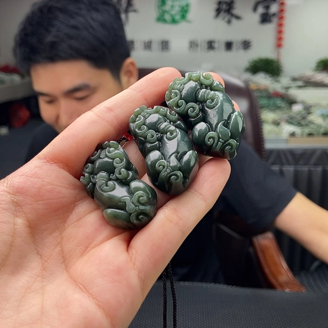 和田玉未镶嵌颈饰颜色多样性发拍一发一