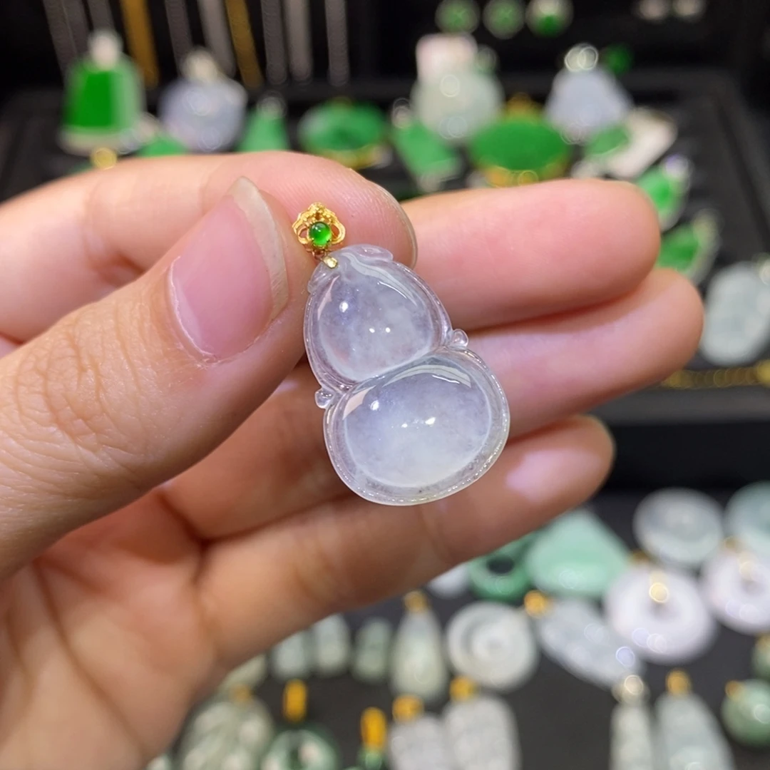 翡翠18K金镶嵌颈饰有纹裂