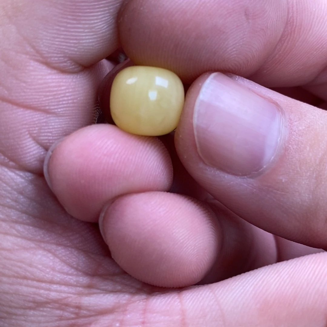 驸***马蜜蜡未镶嵌裸石配饰