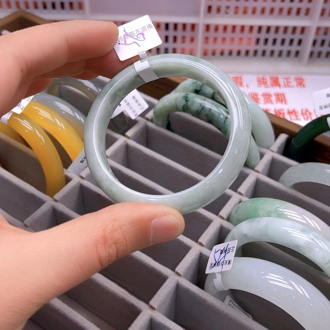 翡翠颈饰未镶嵌56手镯