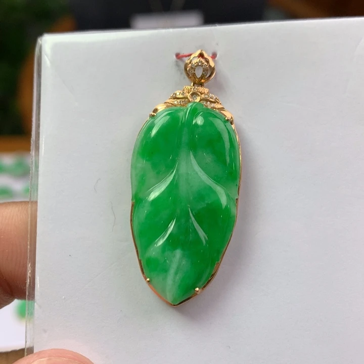 翡翠18K金镶嵌颈饰