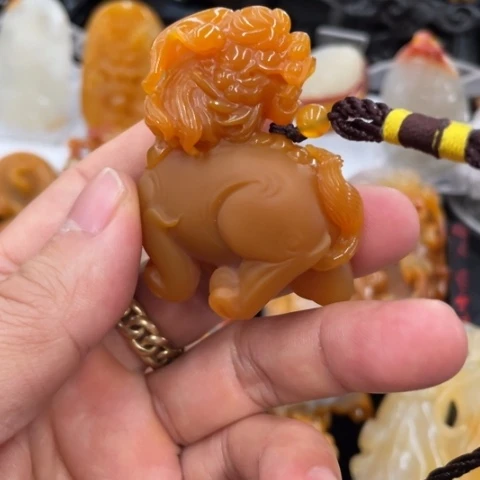 【闪购商品】石英质玉（黄龙玉）颈饰未镶嵌b****o