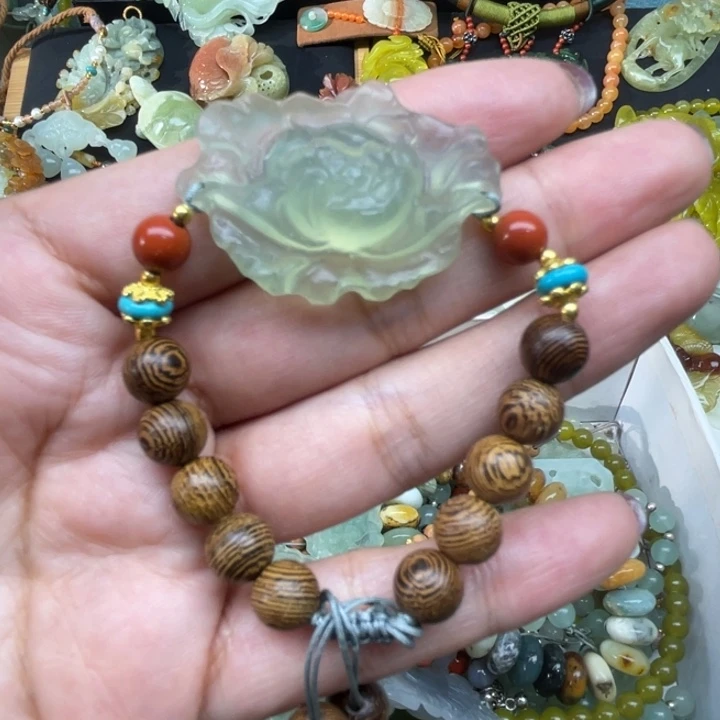 蛇纹石玉未镶嵌颈饰