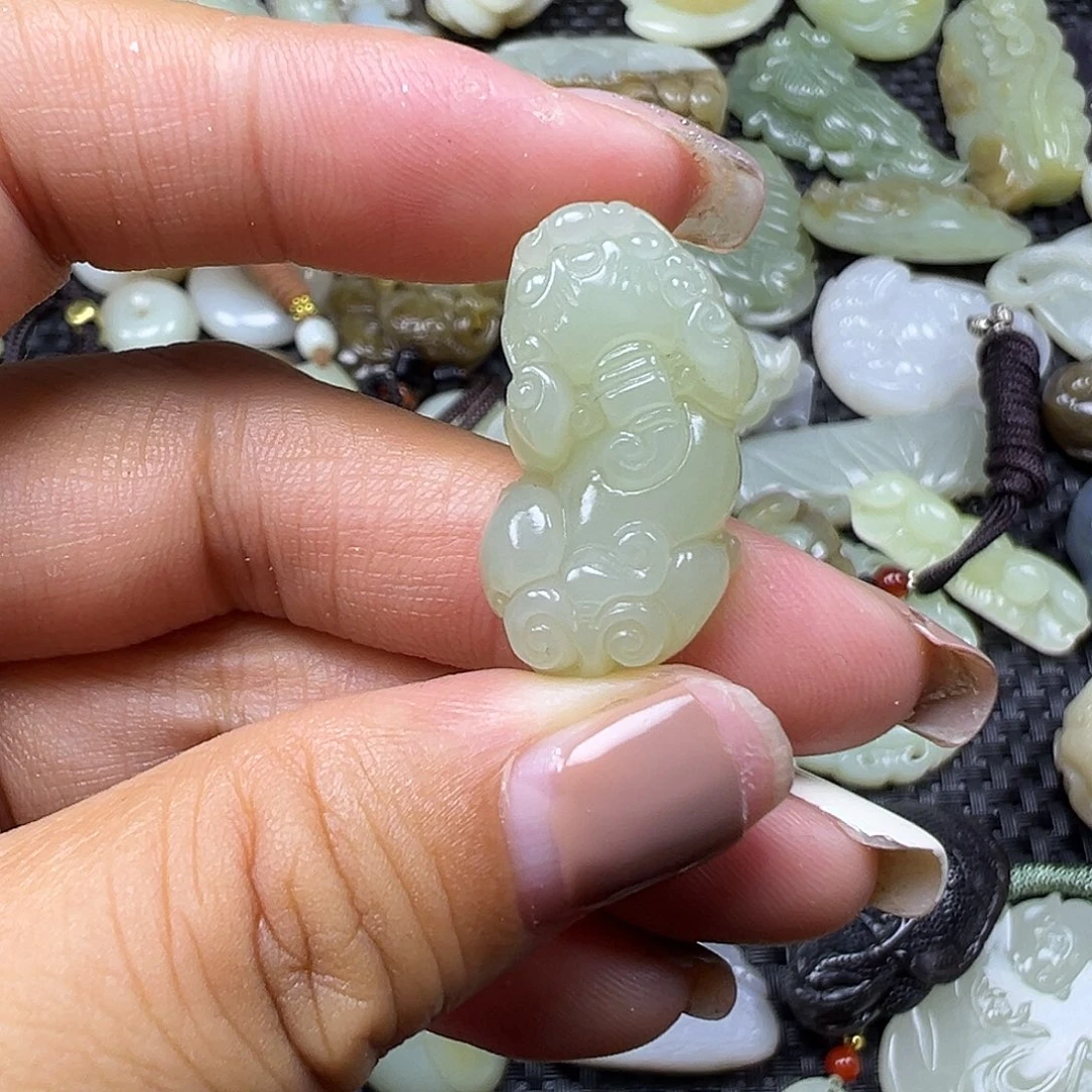 和田玉未镶嵌颈饰卡26.8