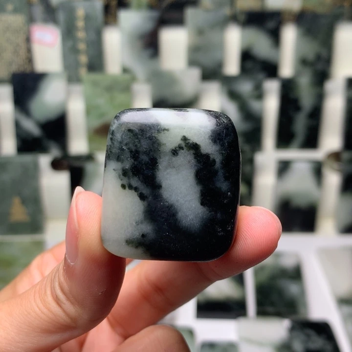 独山玉颈饰未镶嵌