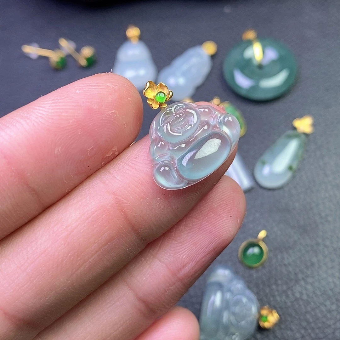 颈饰18K金镶嵌翡翠