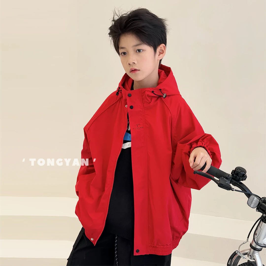 男童冲锋衣外套2025年春季中大童红色连帽上衣儿童帅气夹克C1818