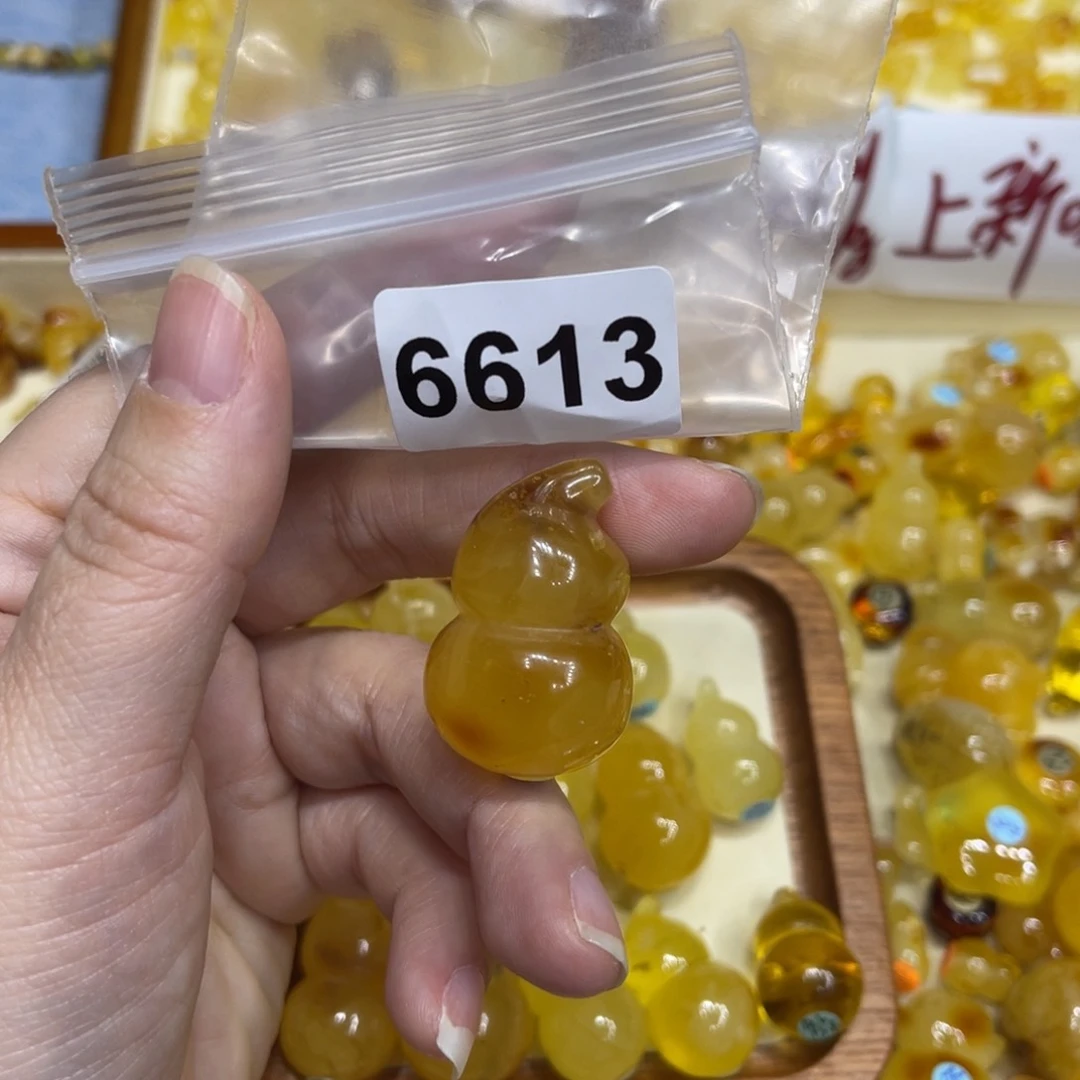 琥珀珠宝奇石未镶嵌