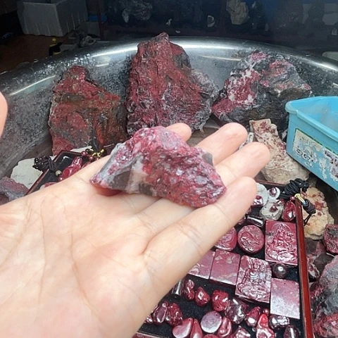 【闪购商品】天然辰砂小**雨天然原矿朱砂毛料
