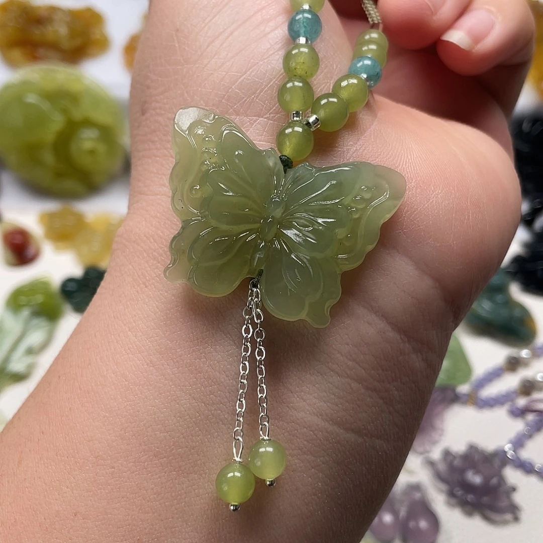 蛇纹石玉未镶嵌颈饰