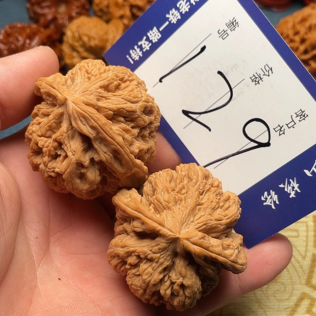 **** 文玩核桃闪电购129