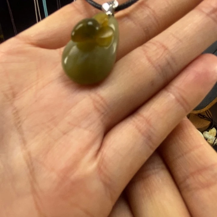 岫玉未镶嵌颈饰富甲一方（甲虫吊坠）