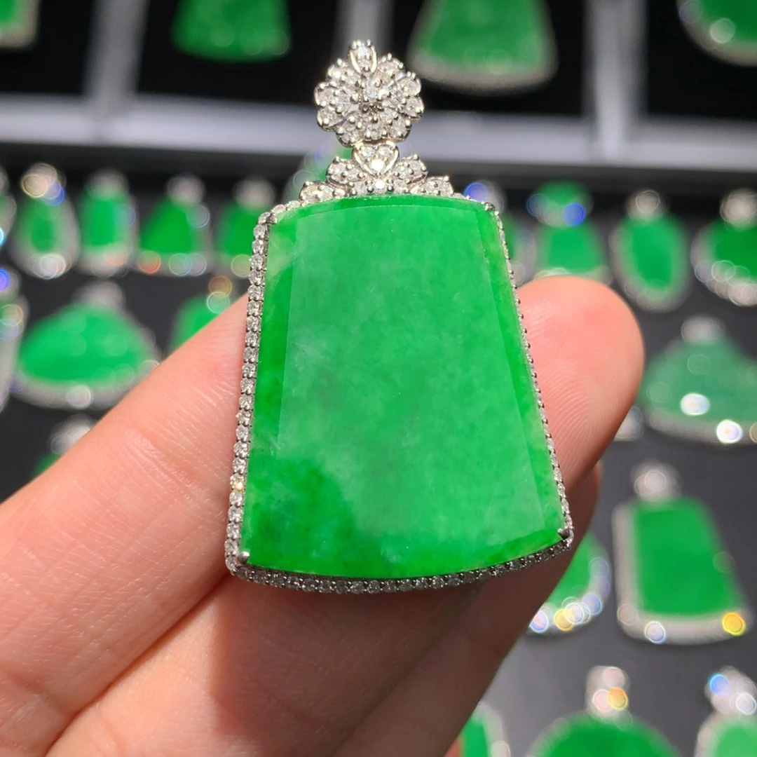 翡翠颈饰18K金镶嵌翡翠