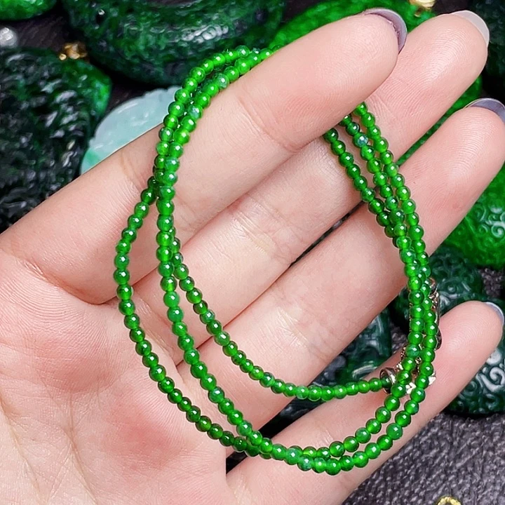 翡翠未镶嵌颈饰多样性