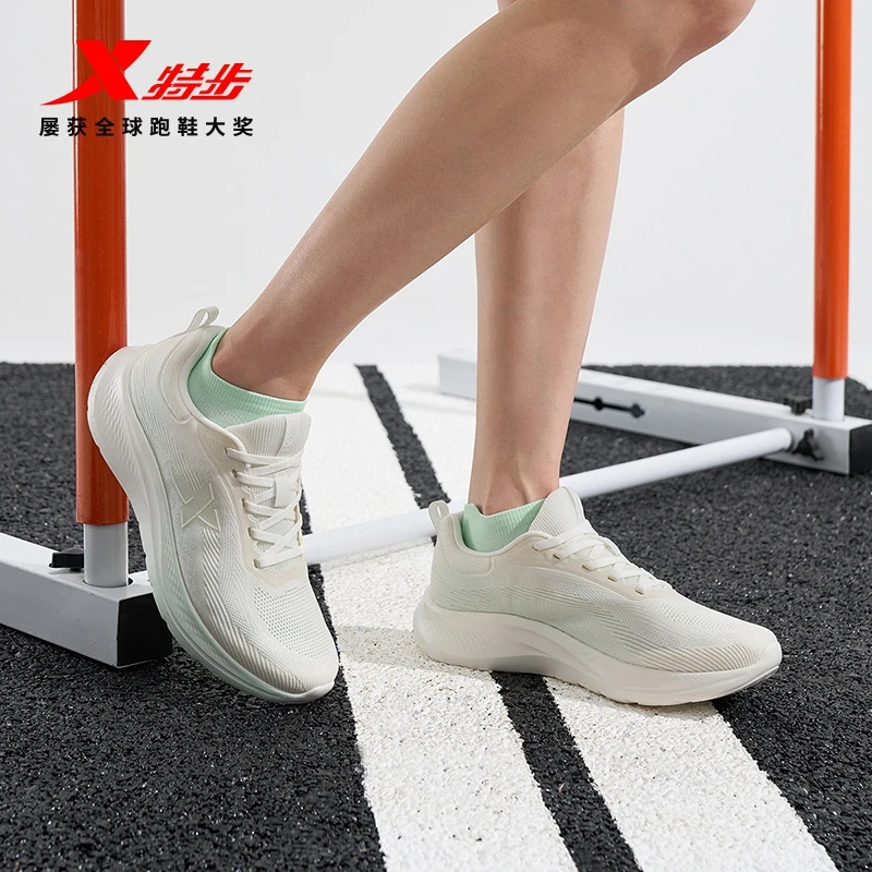 特步减震轻便跑步鞋2025春夏爆款百搭女鞋舒适时尚休闲软底运动鞋