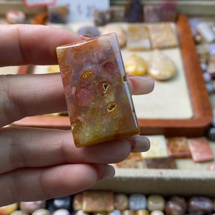 颈饰合金石英岩玉