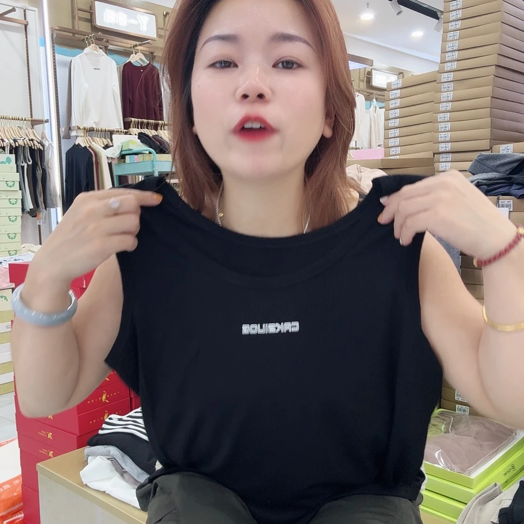 棉9025黑色背心一件