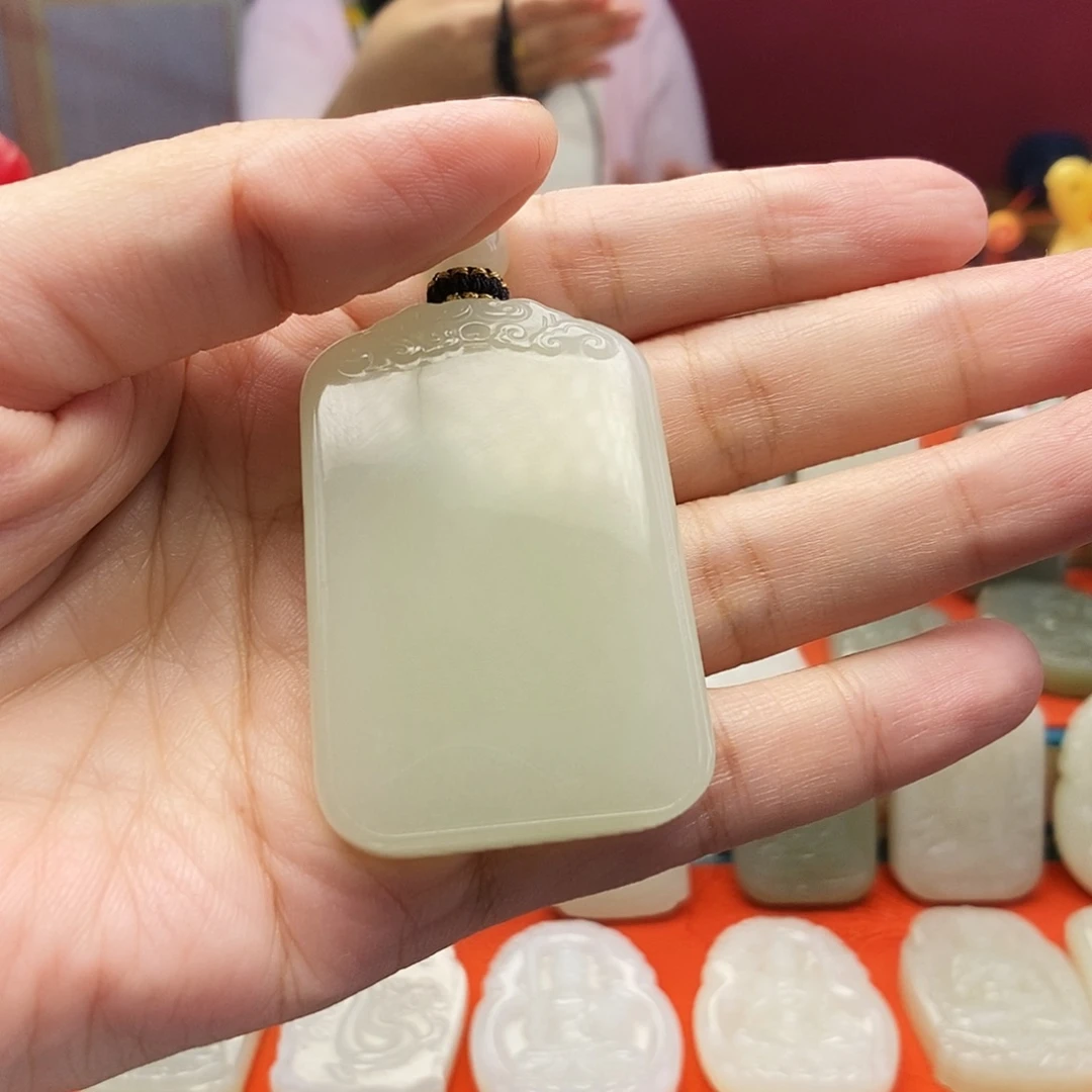 颈饰未镶嵌和田玉?****