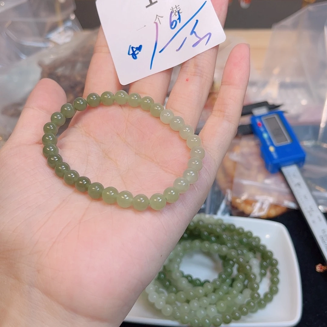 和田玉未镶嵌珠宝半成品146 。