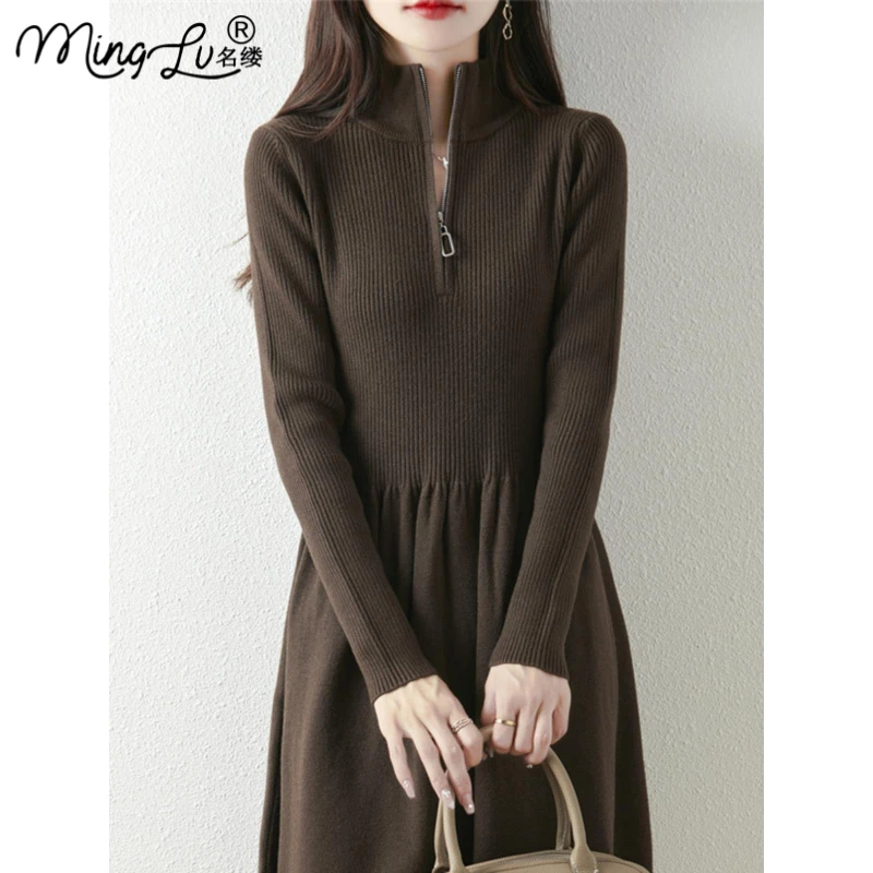 配大衣针织连衣裙女2025秋冬新款立领半拉链中长款气质打底毛衣裙