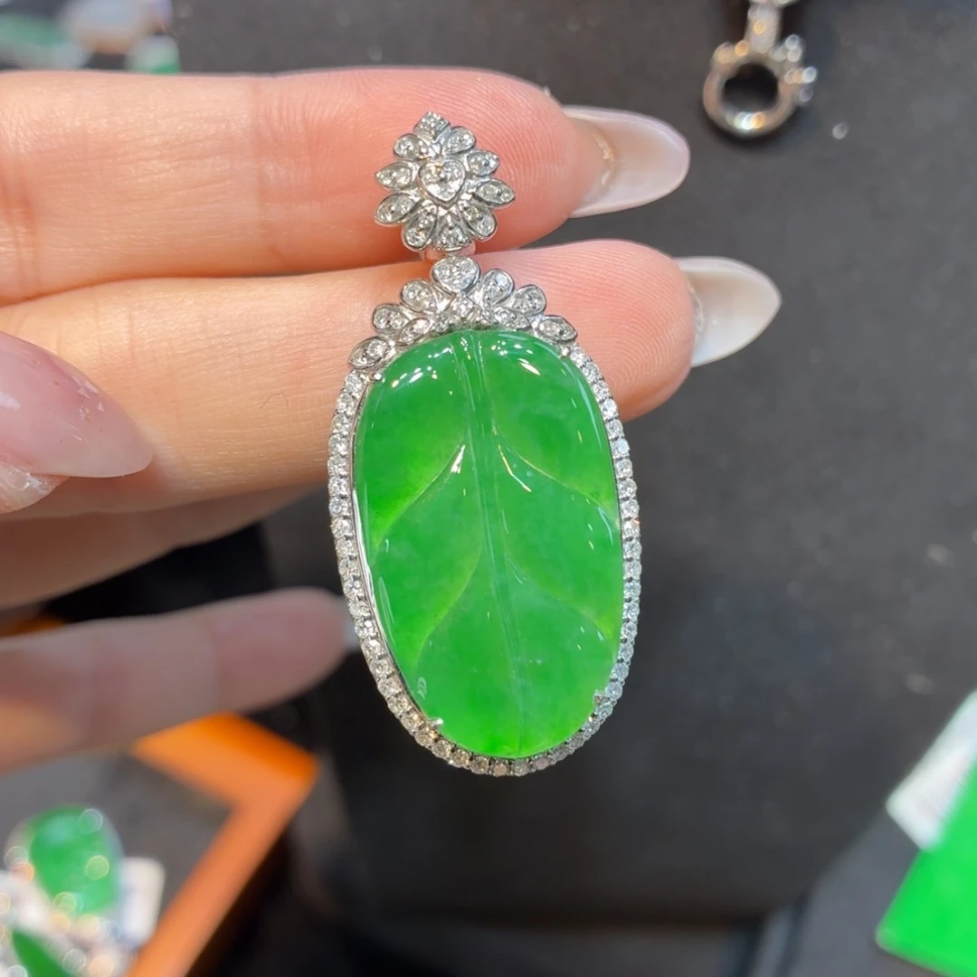 翡翠18K金镶嵌颈饰天然缅甸翡翠