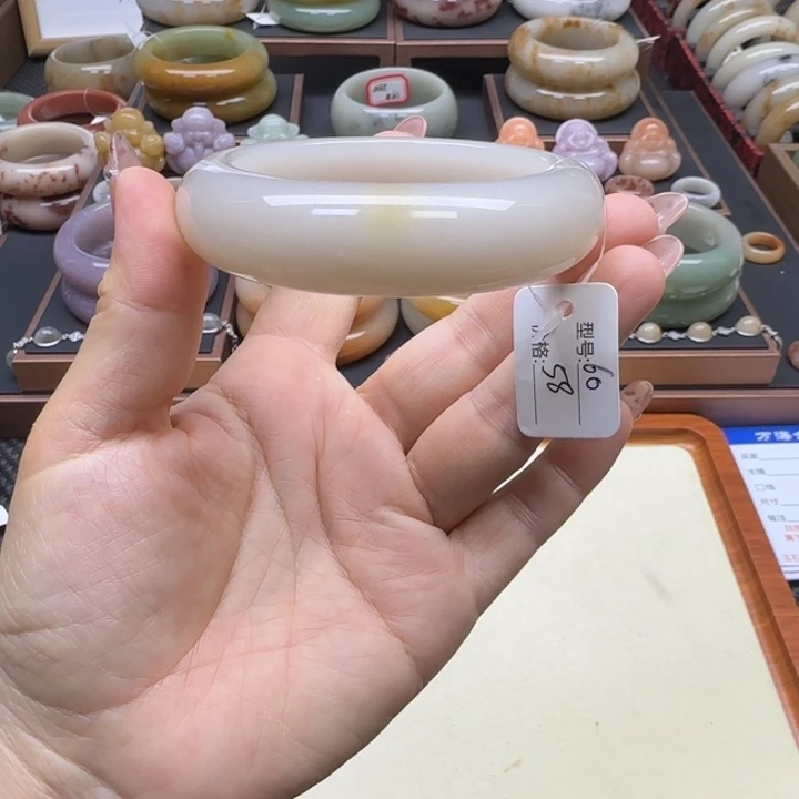 石英岩玉未镶嵌手镯