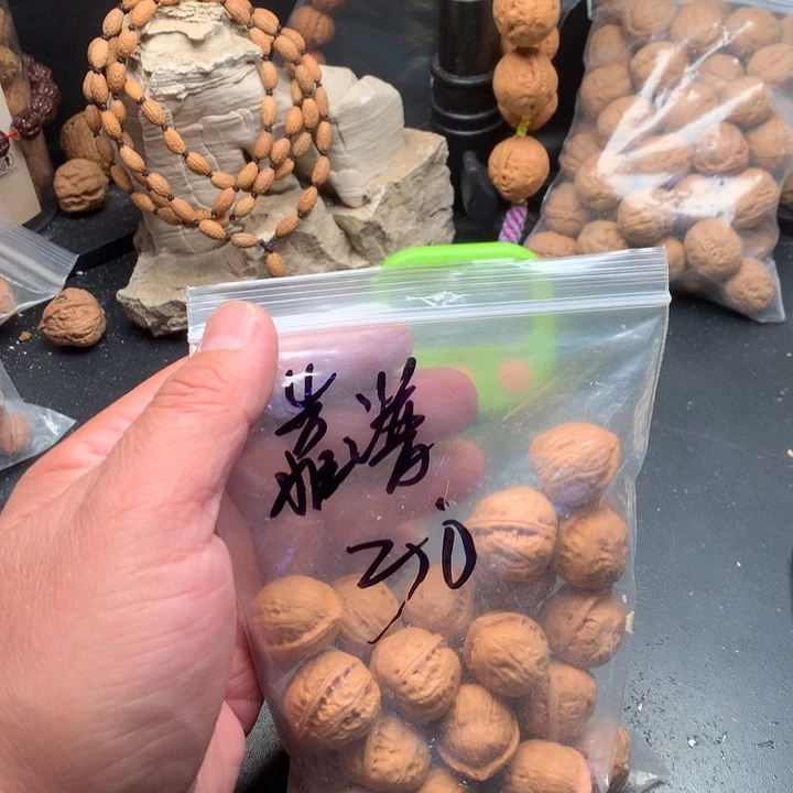 桃核吊坠靠****赁野生精品小核桃散籽