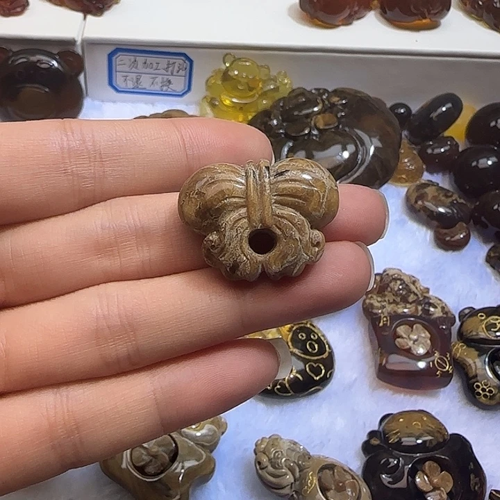 琥珀未镶嵌裸石蝴蝶结