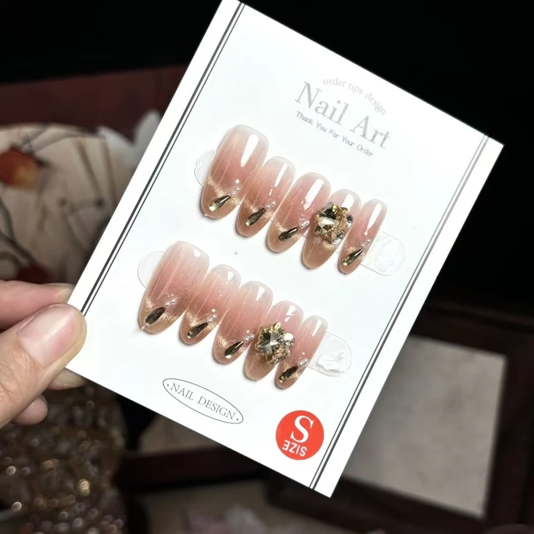 秋冬立体镶钻轻奢穿戴甲指尖微笑猫眼显白百搭美甲