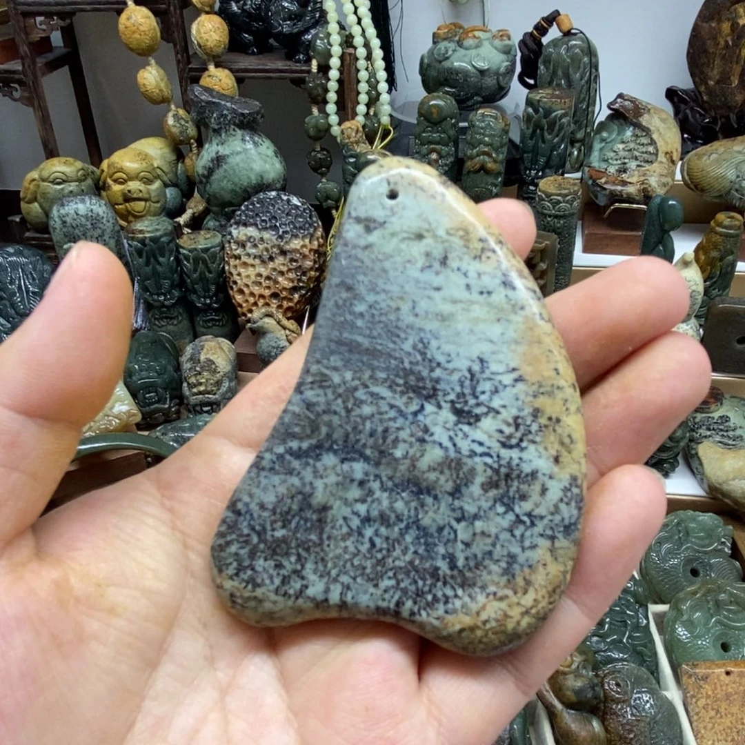 未镶嵌岫岩河磨玉（透闪石质玉）把件