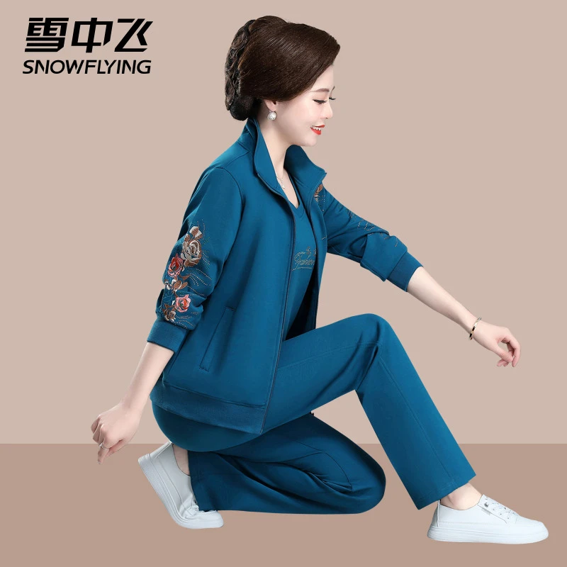 雪中飞妈妈春季运动套装2025新款三件套中老年女装时尚气质春装H