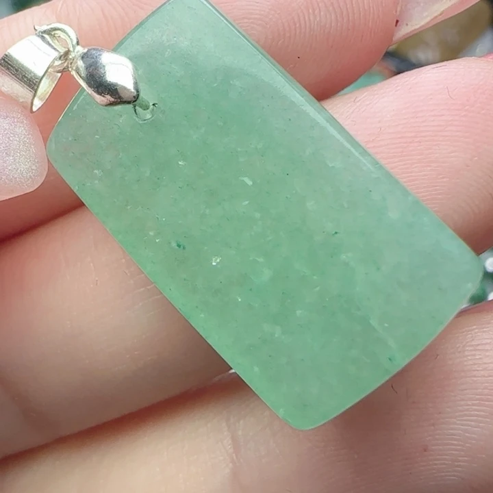 石英质玉未镶嵌颈饰