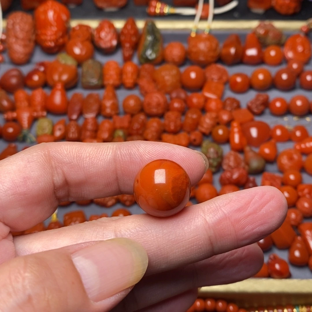 持***中未镶嵌火焰纹16.3南红玛瑙