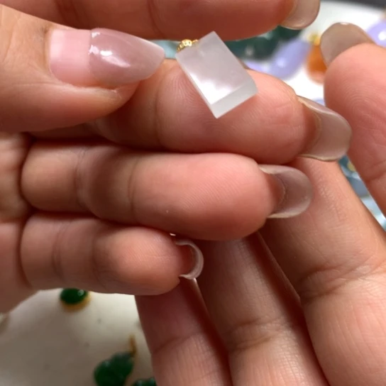 颈饰18K金镶嵌翡翠