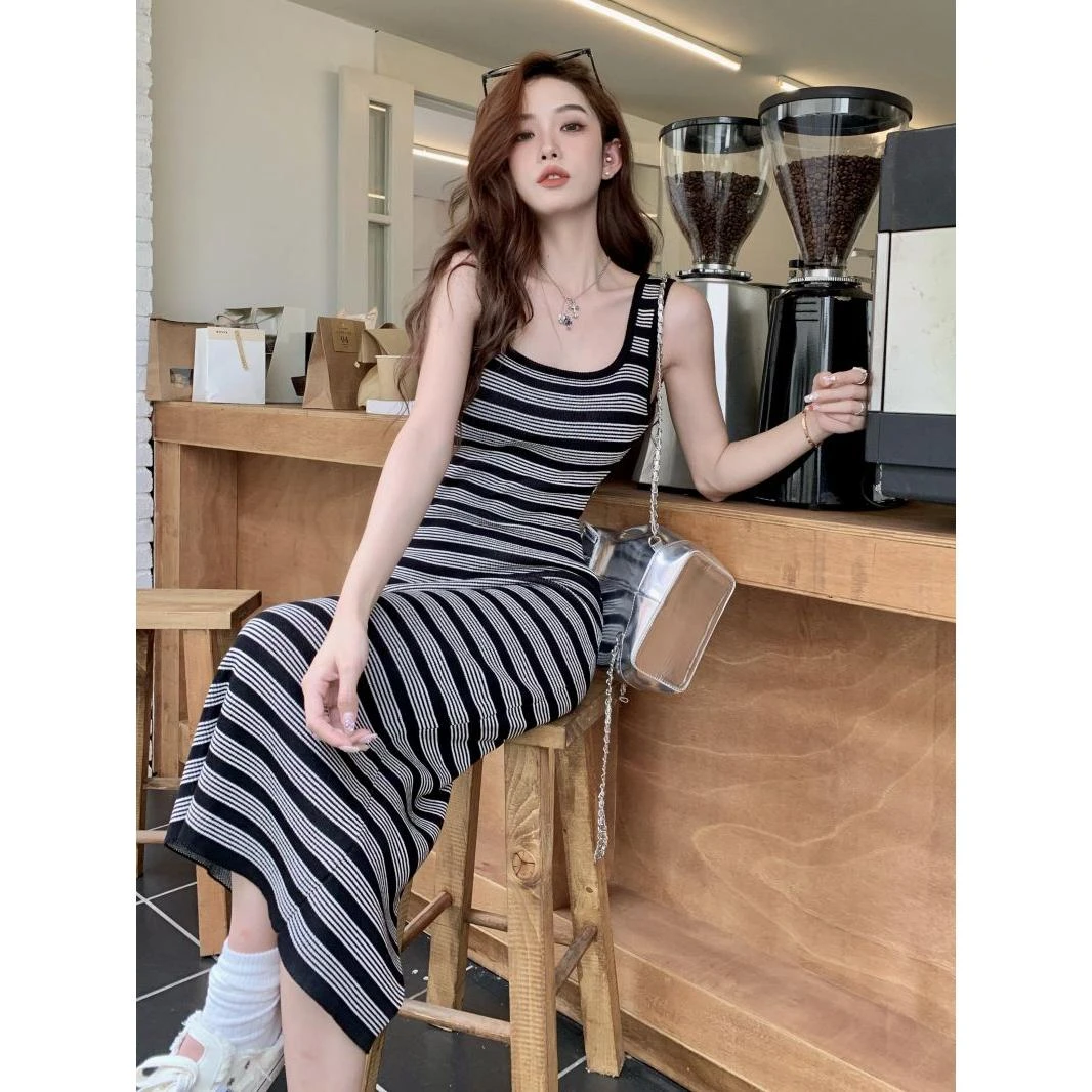 法式碎花裙质量夏季修身显瘦包臀裙中长款裙小众撞色条纹背心气质