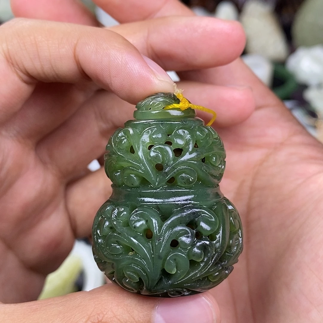 和田玉未镶嵌把件