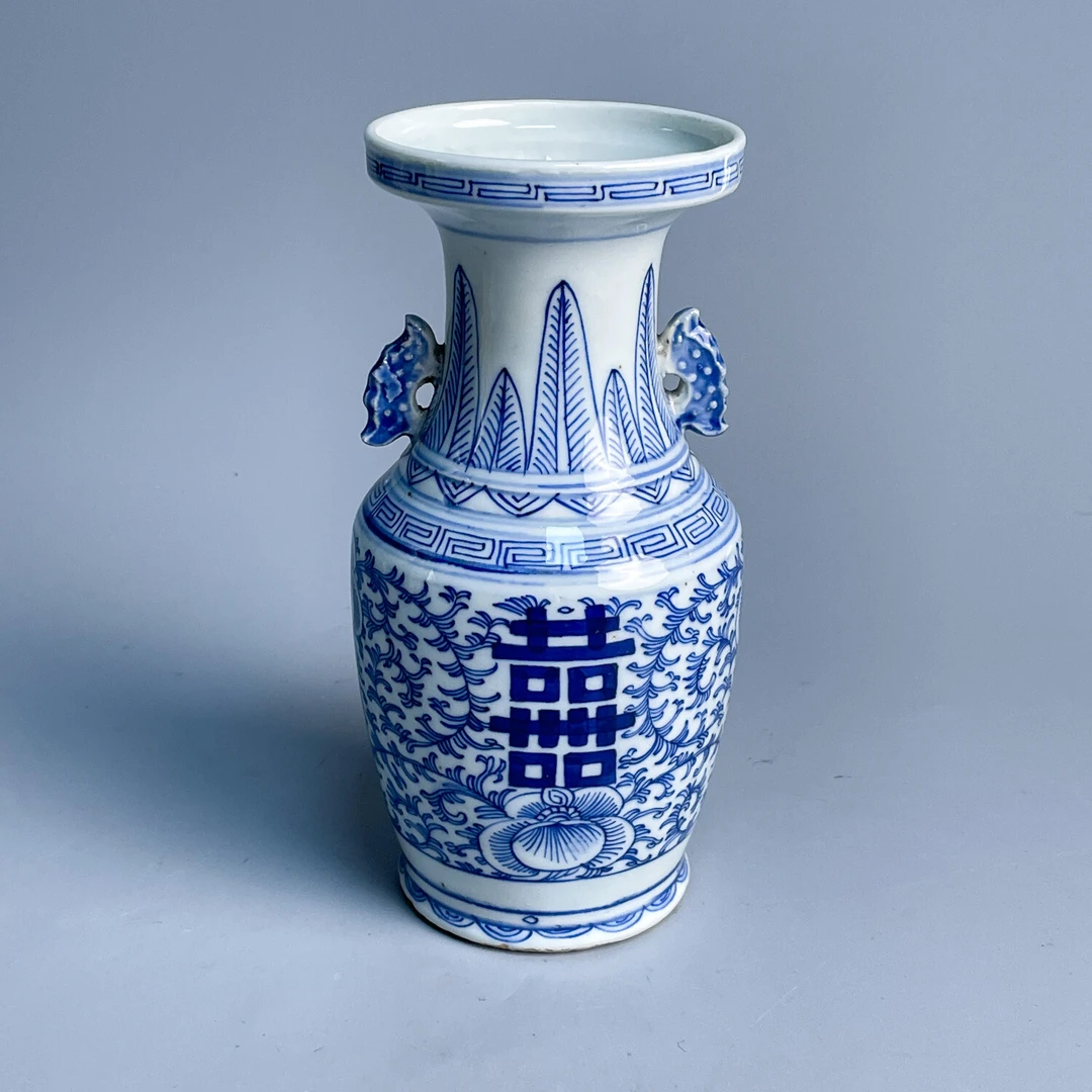 清道光青花缠枝莲纹喜字双耳瓶-M25GJ001836