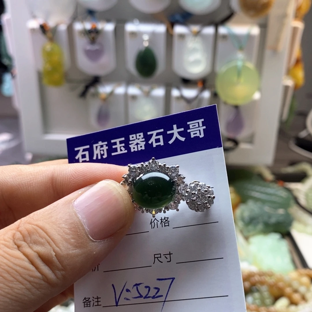 未镶嵌蛇纹石玉颈饰