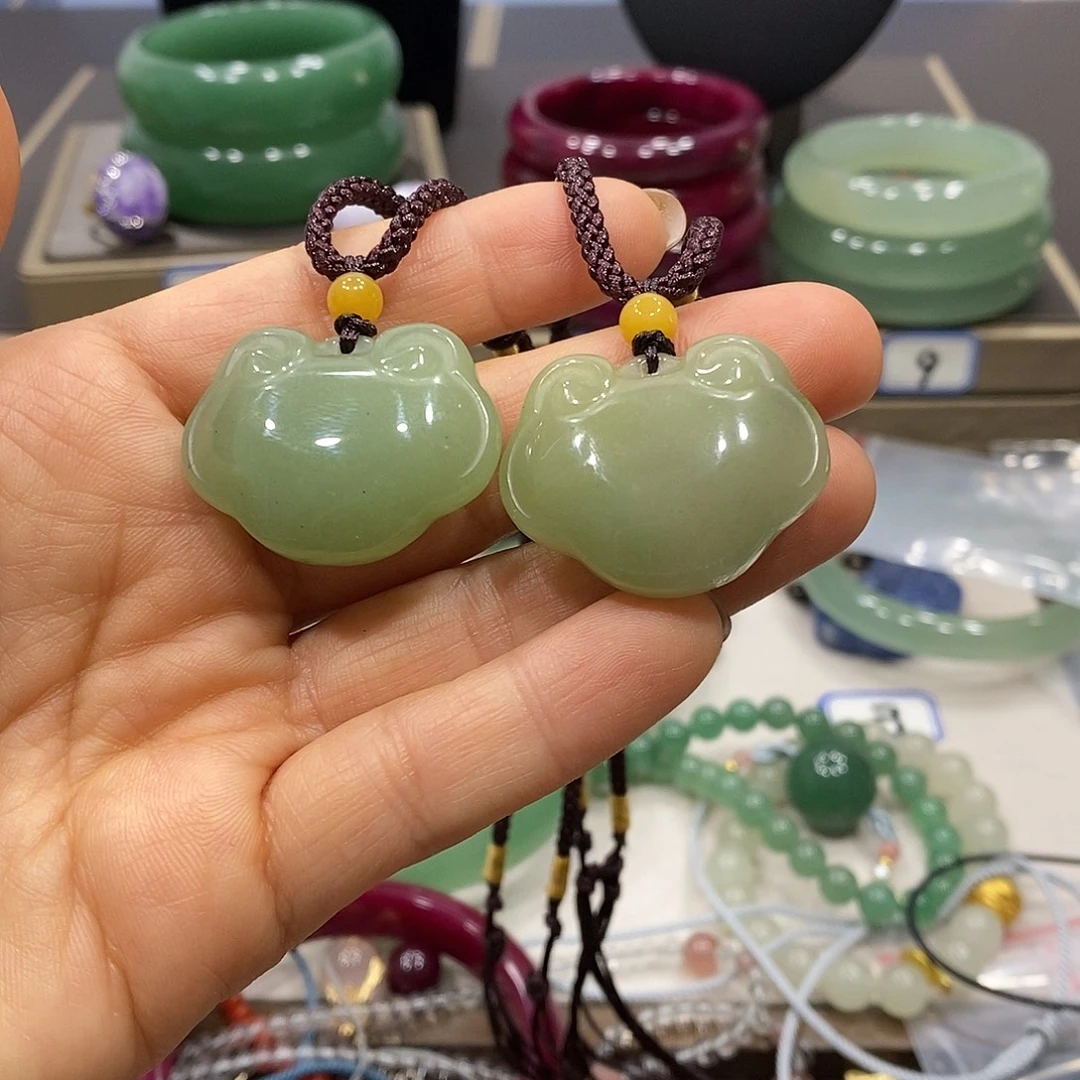 石英岩玉未镶嵌颈饰