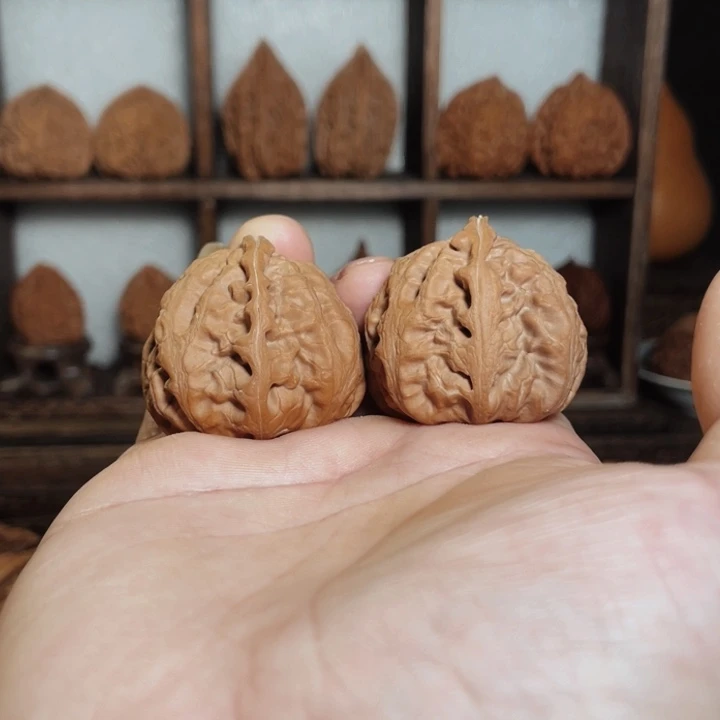 文玩核桃吊坠楸磐石