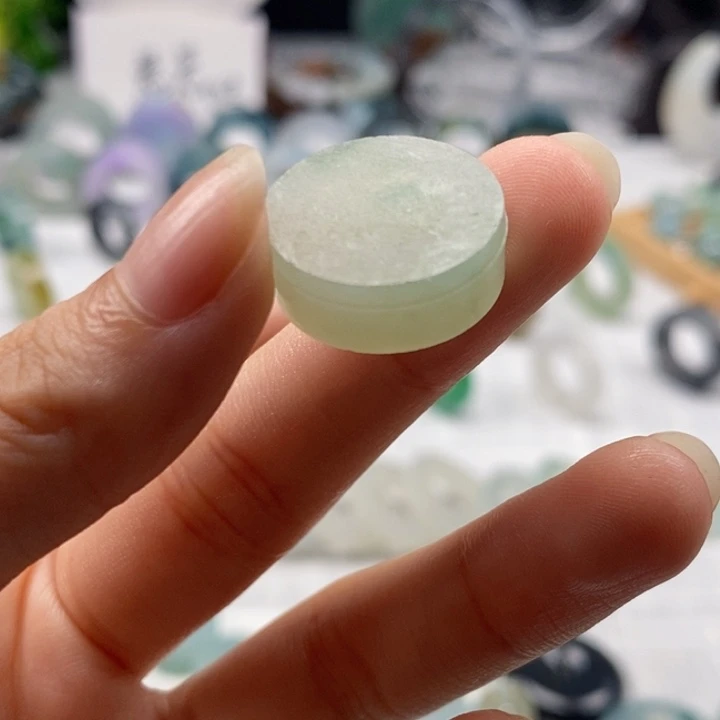 蛋****定制翡翠未镶嵌翡翠