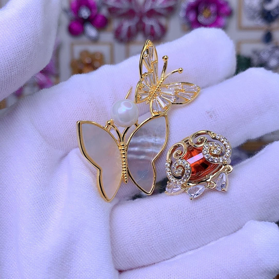 原***洋合成立方氧化锆铜胸针加刺马针