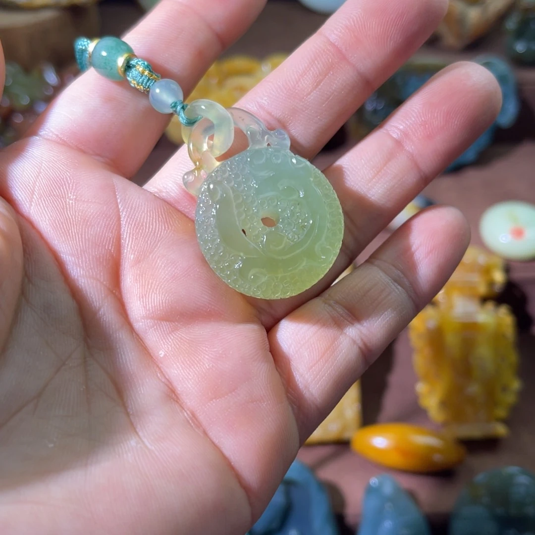 蛇纹石玉未镶嵌颈饰