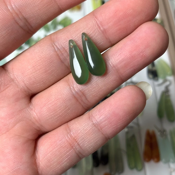 蛇纹石玉耳环未镶嵌我***心
