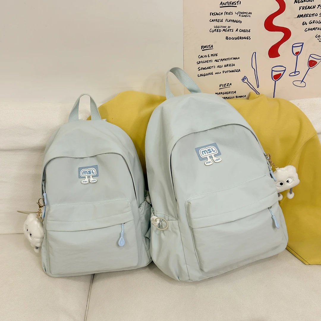 简约轻便百搭双肩包男女同款小众设计学生包外出游玩旅行包包新款