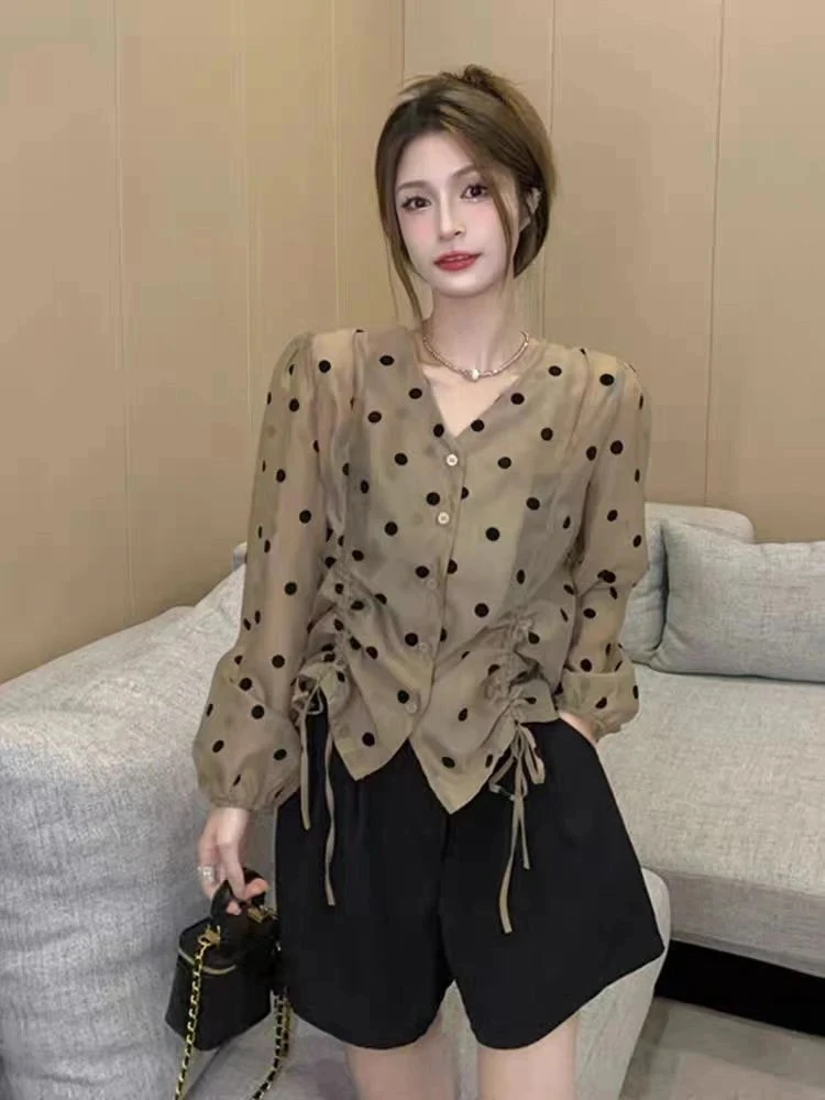晚晚*复古轻熟风雪纺防晒衬衫女V领长袖波点宽松抽绳设计